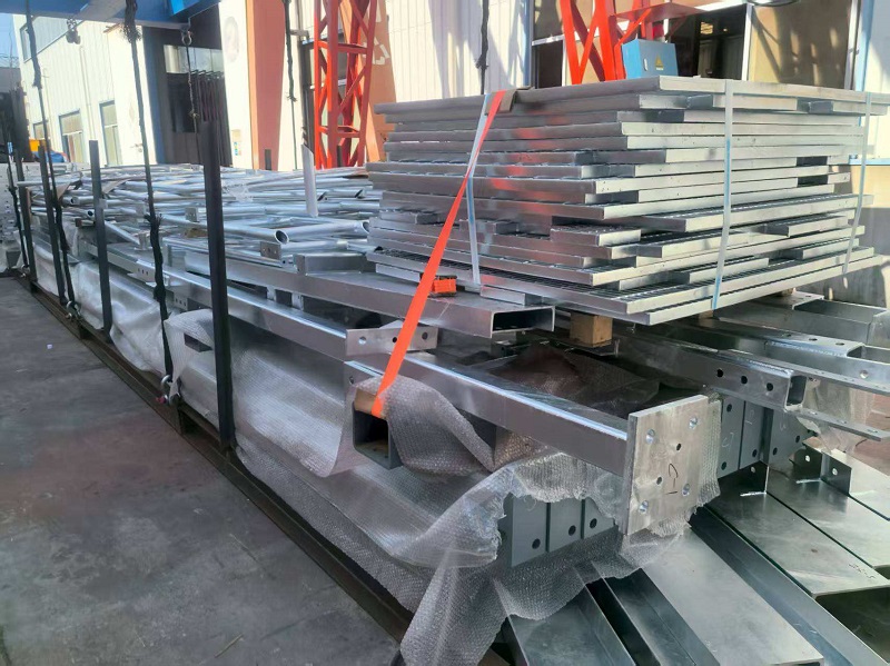 Ståltrappor anländer till Caymanöarna: Ett nytt arkitektoniskt element börjar sin Trans-Pacific-resa